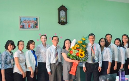 Thăm và chúc mừng các cơ sở y tế nhân ngày Thầy thuốc Việt Nam